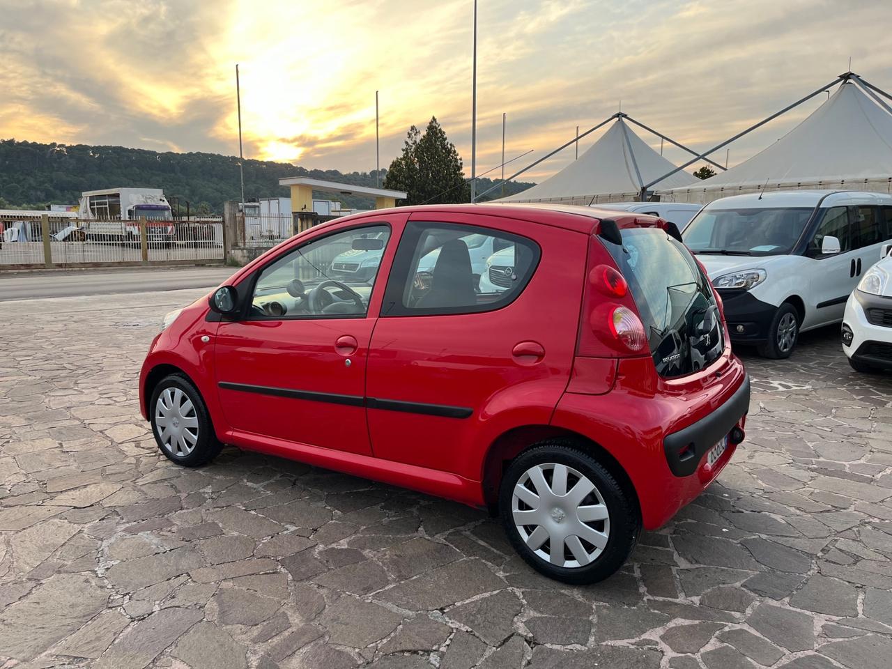 Peugeot 107 1.0 68CV 5p. KM 79000 ( NEOPATENTATI)