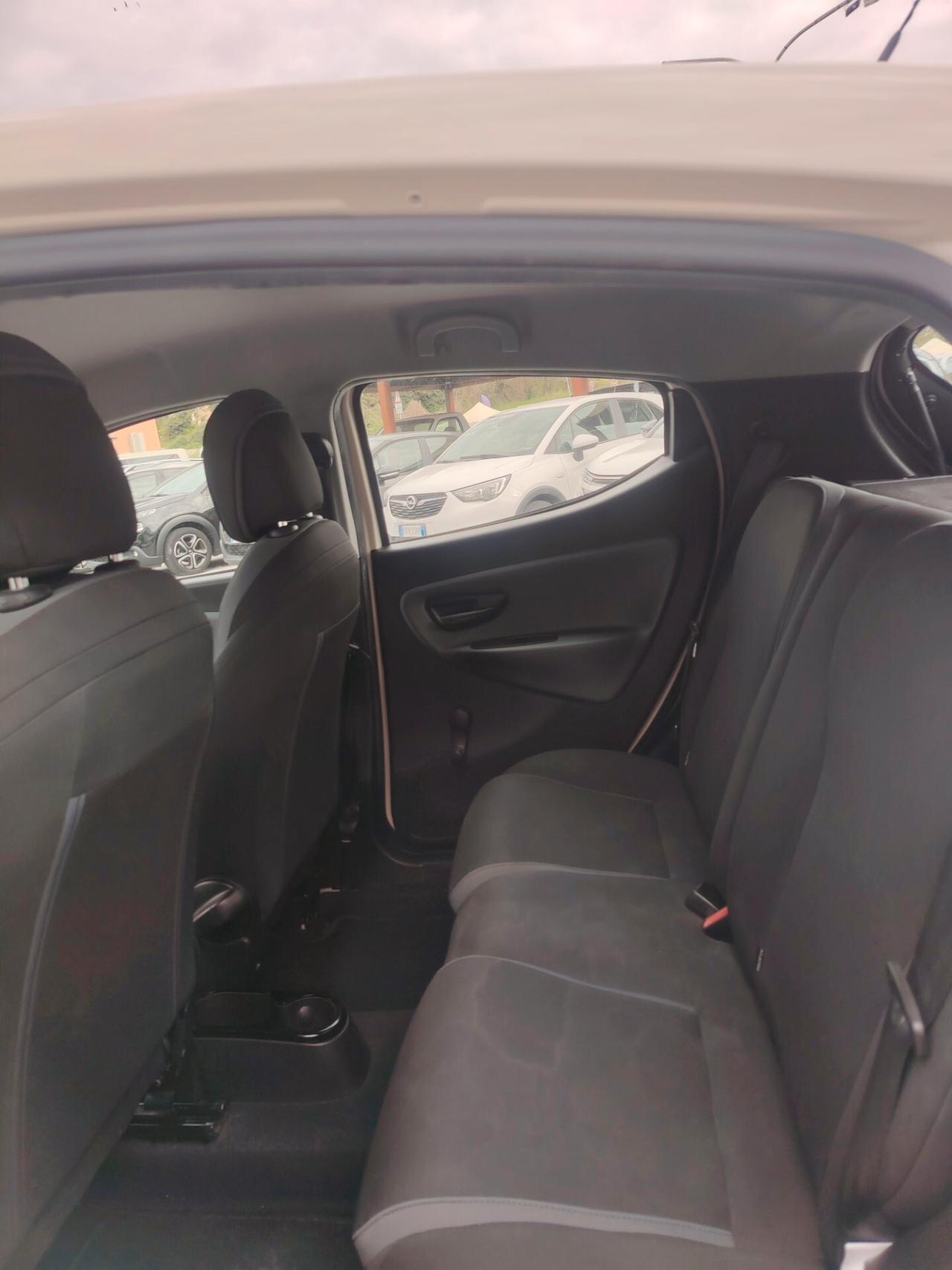 Lancia Ypsilon 1.2 69 CV 5 porte Platinum - NEOPATENTATO