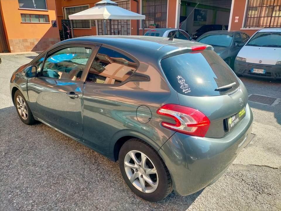 Peugeot 208 1.2 VTi 82 cv