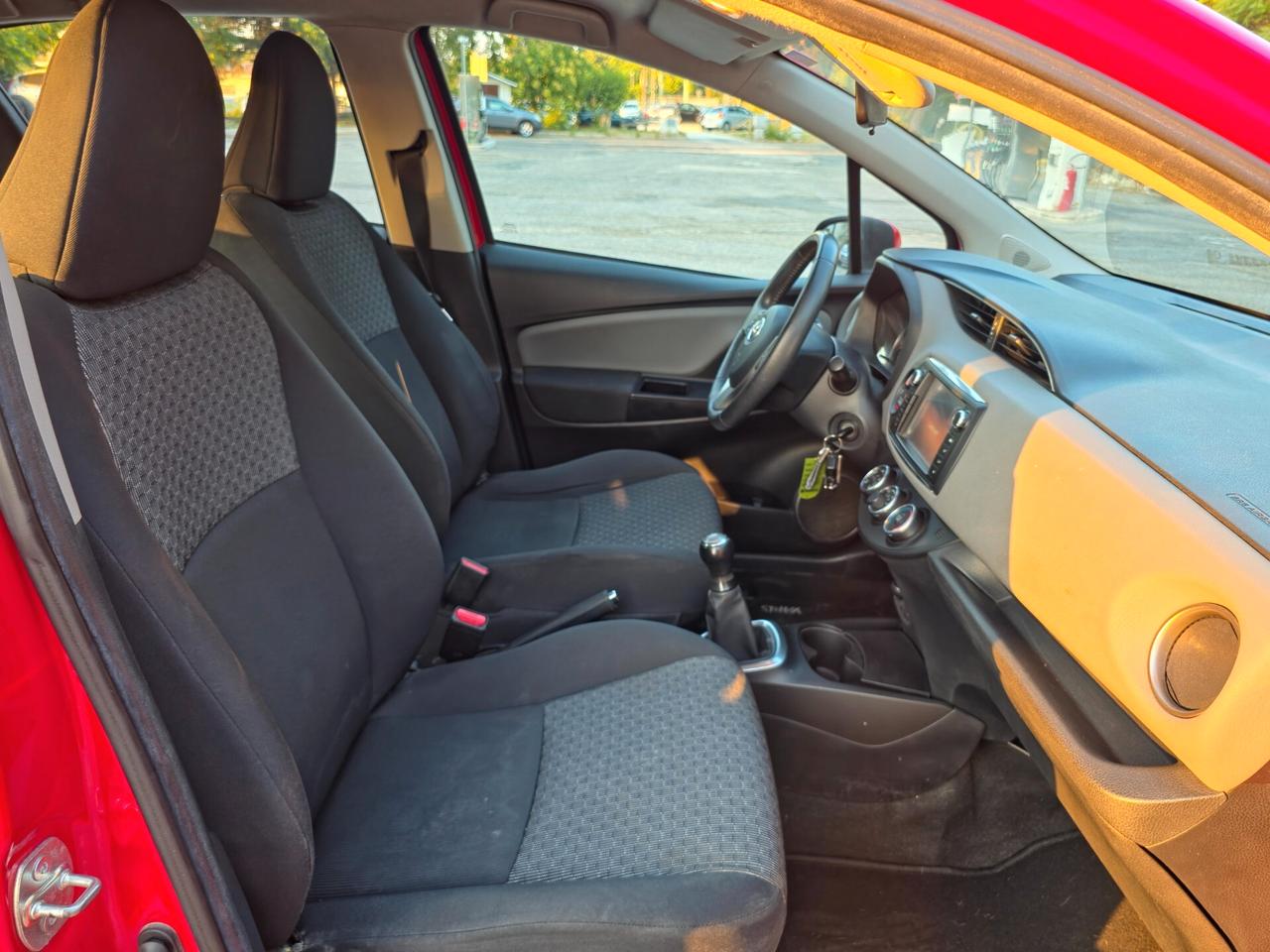 Toyota Yaris 1.0 5 porte Lounge CV-69 E6 Manuale NEO 2015