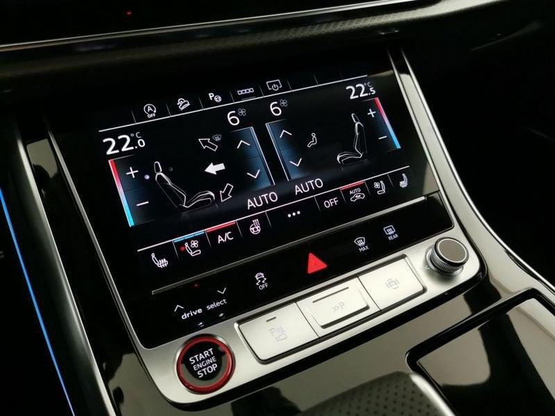 Audi Q8 RS 4.0 mhev 48V performance 640cv tiptronic