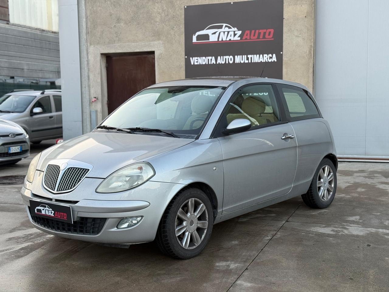 Lancia Ypsilon 1.2 16V Platino