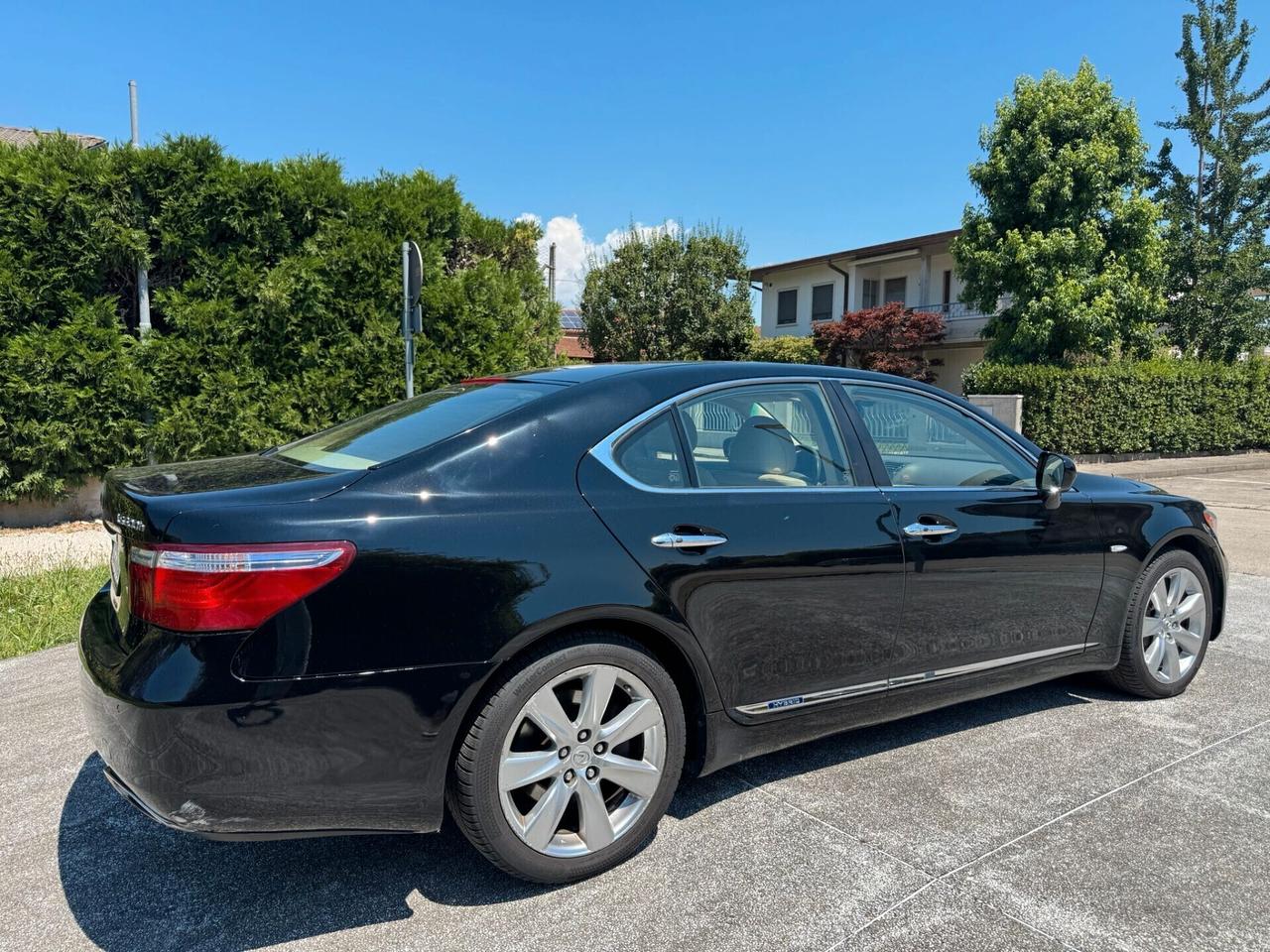 Lexus LS 600 600h