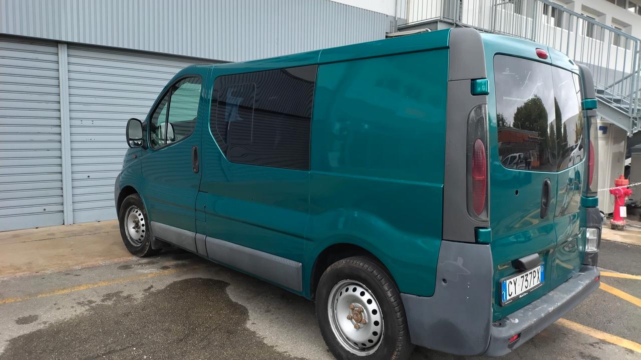 Renault Trafic 6 posti autocarro
