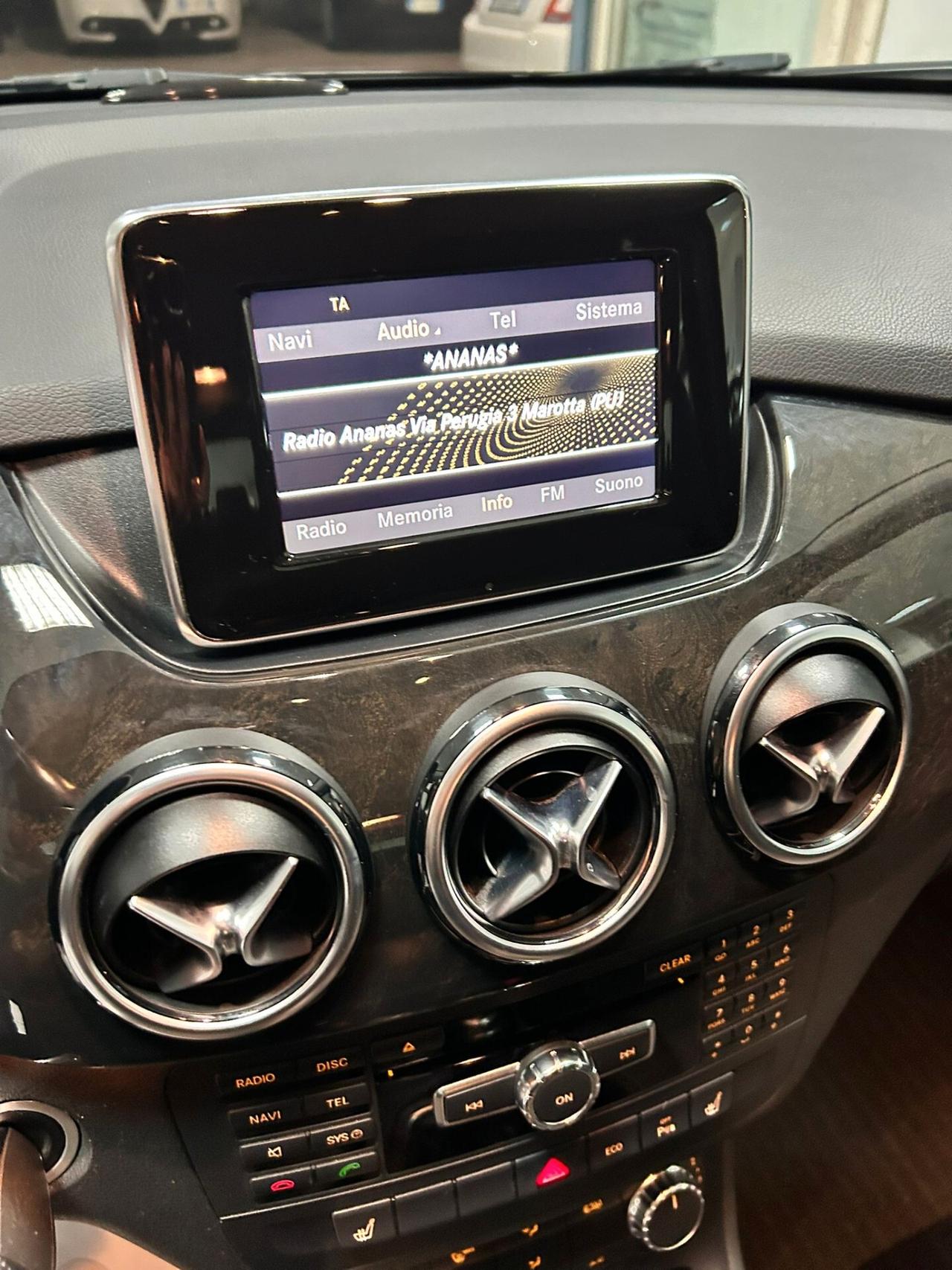 Mercedes-benz B 180 d 2012