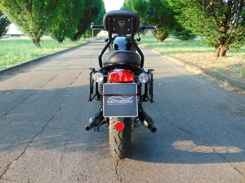 Triumph Bonneville T120 Black