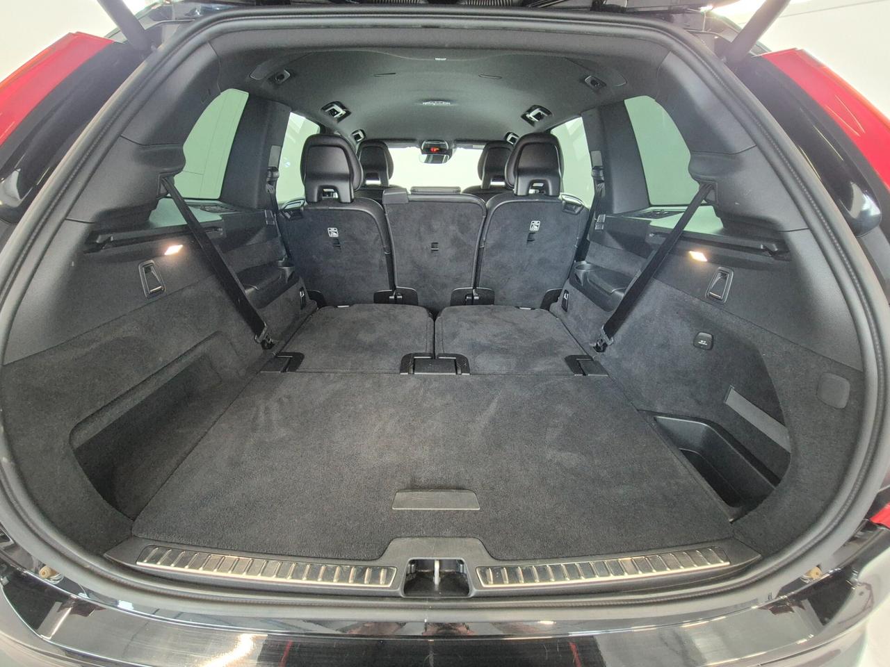 Volvo XC 90 R-DESIGN 7 POSTI