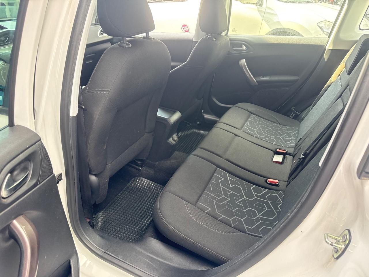 Peugeot 2008 2015 allure full optional