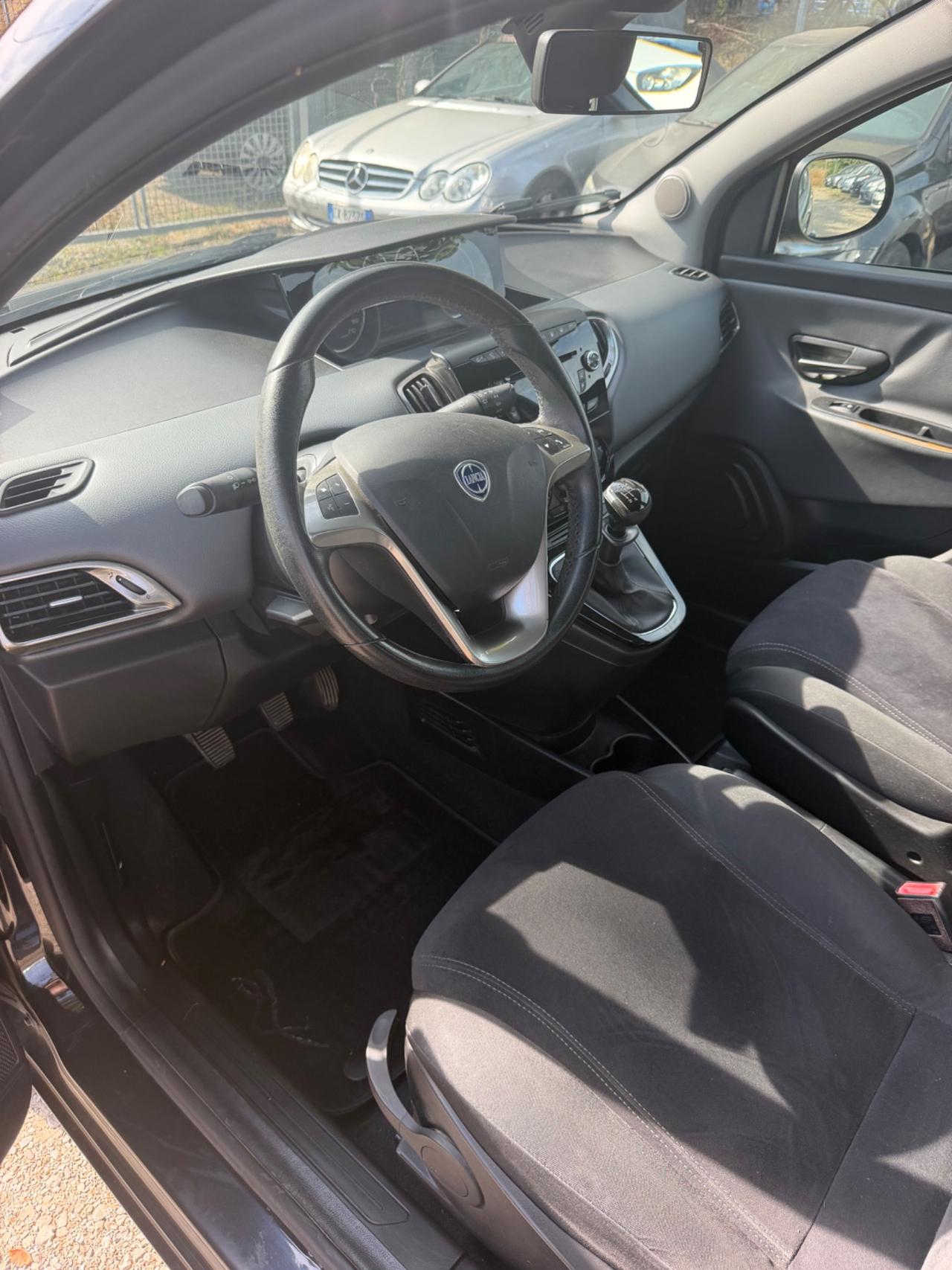 Lancia Ypsilon 0.9 TwinAir 85 CV 5 porte Metano Ecochic Gold
