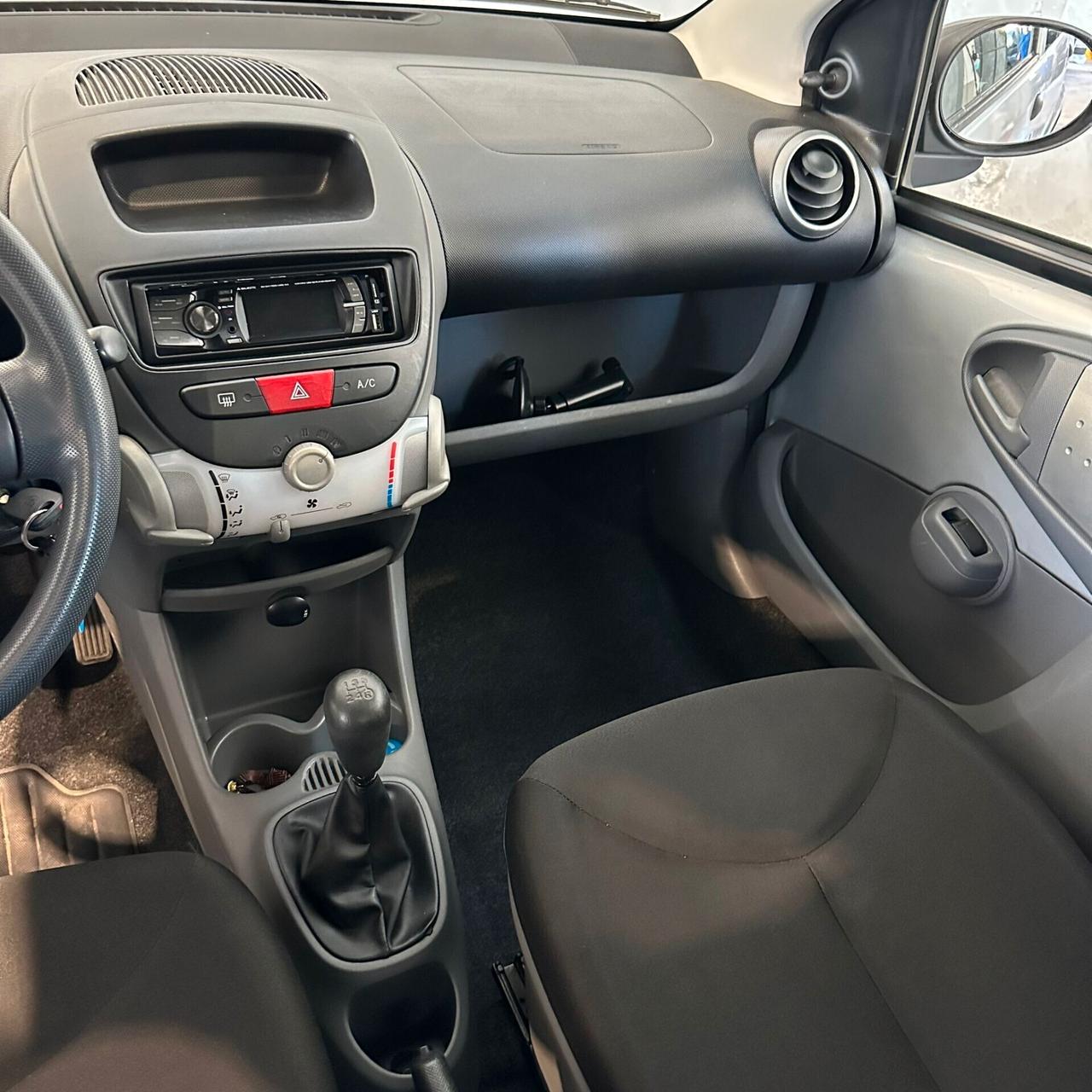 Toyota Aygo 1.0 12V VVT-i 5 porte Sol