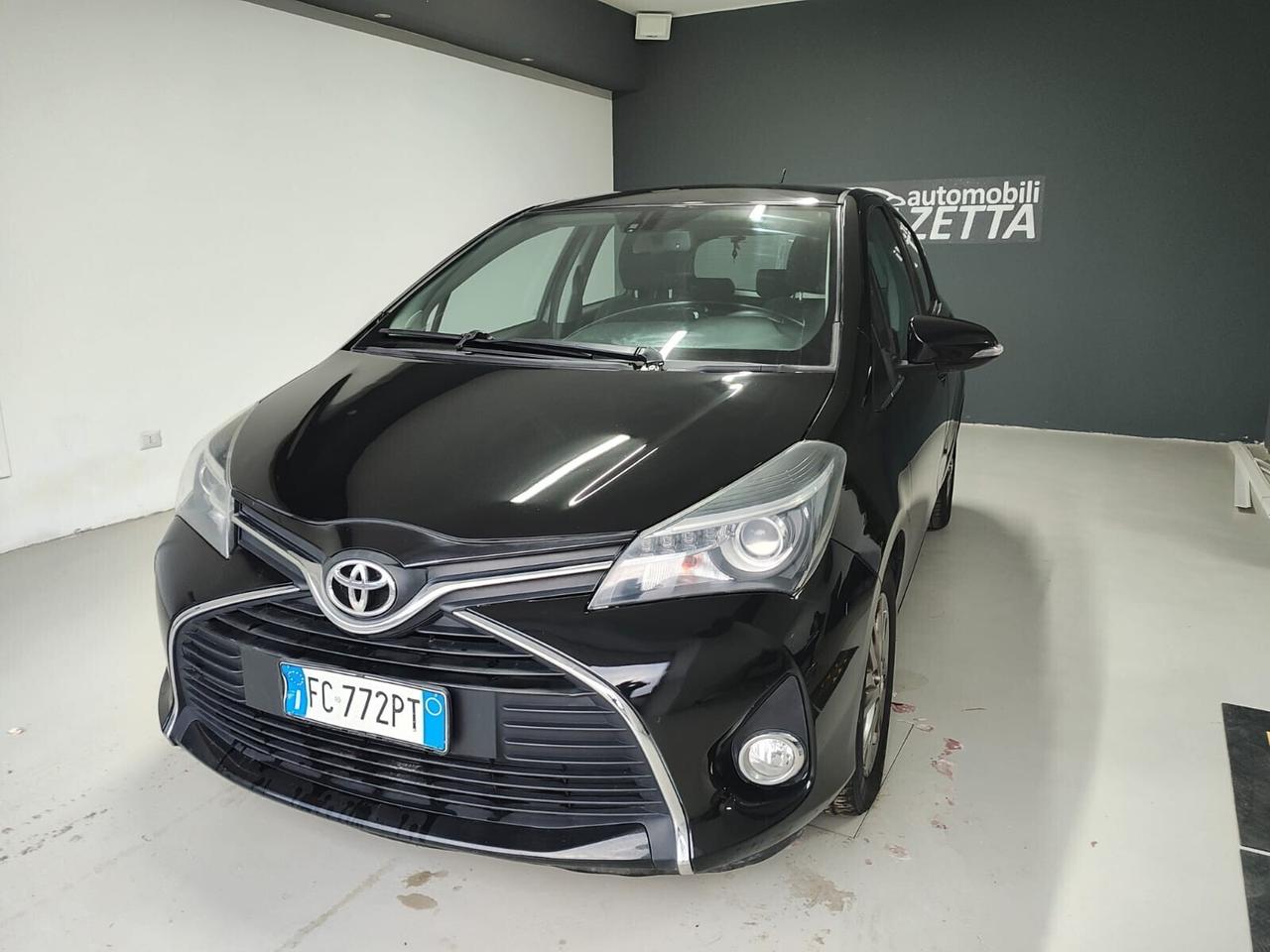 Toyota Yaris 1.0 5 porte Lounge full