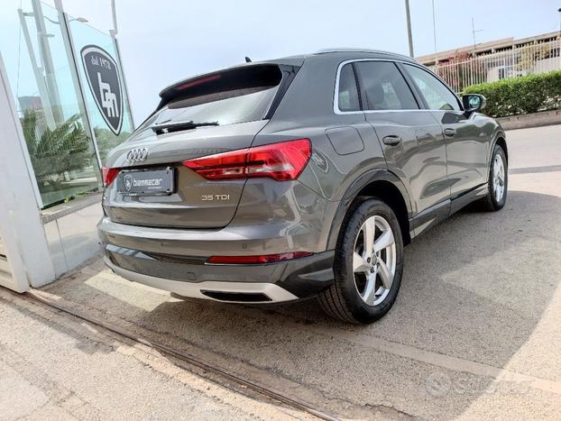 AUDI Q3 35 TDI S tronic Business Advanced