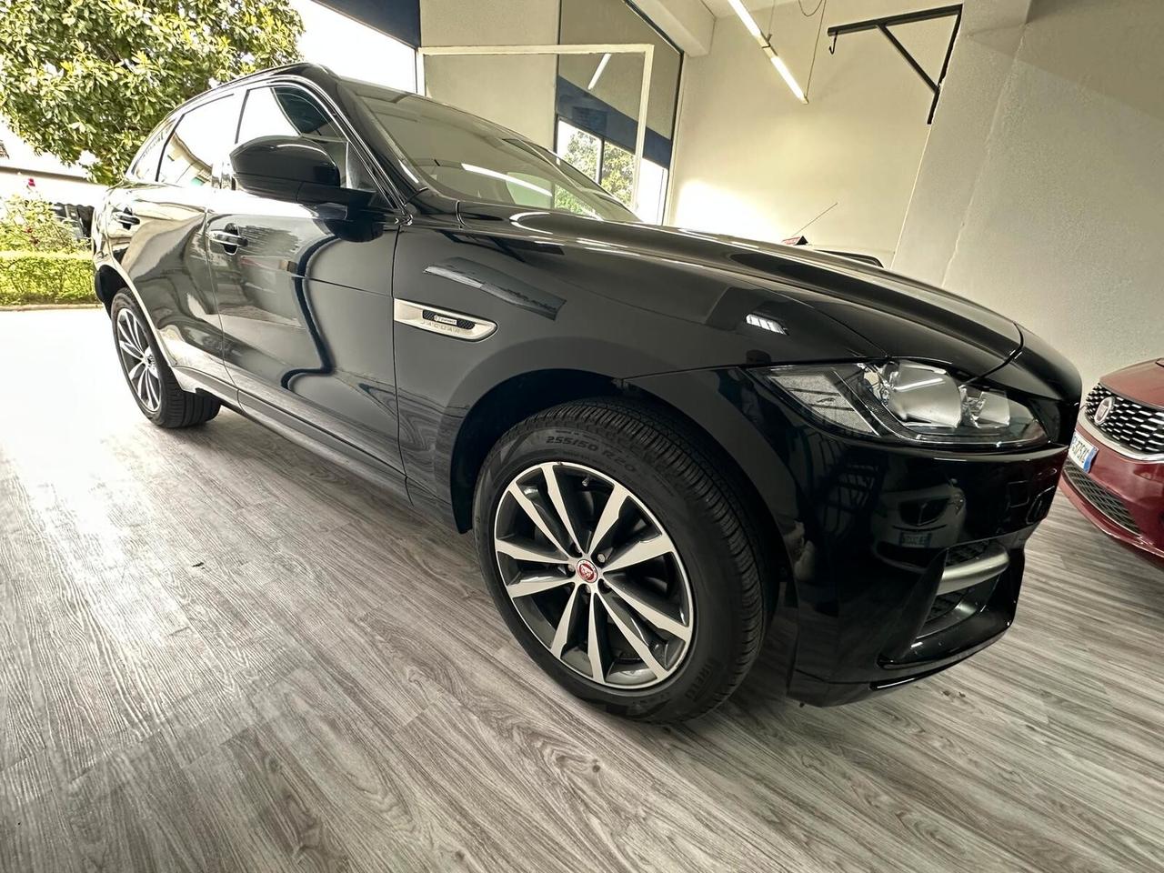 Jaguar F-Pace 2.0 D 180 CV AWD aut. R-Sport
