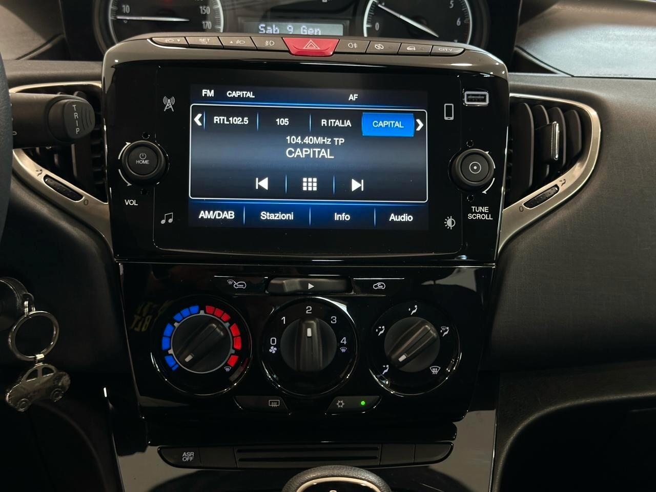 Lancia Ypsilon 1.0 FireFly 5 porte S&S Hybrid Ecochic Silver