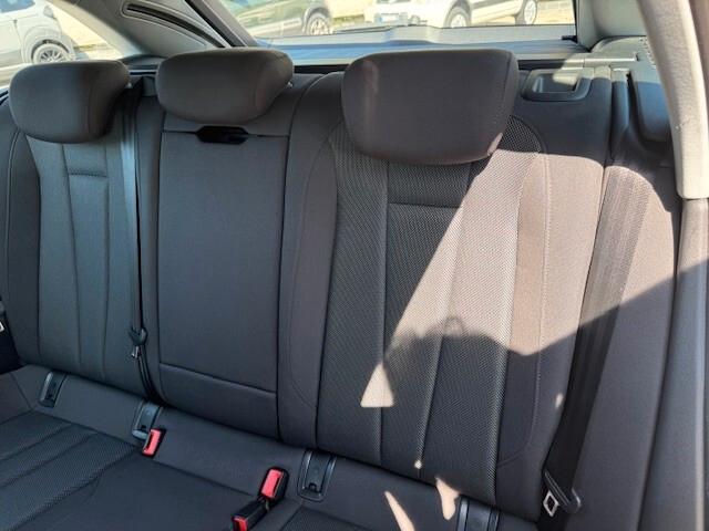 Audi A4 2.0 TDI 150 CV ultra Sport