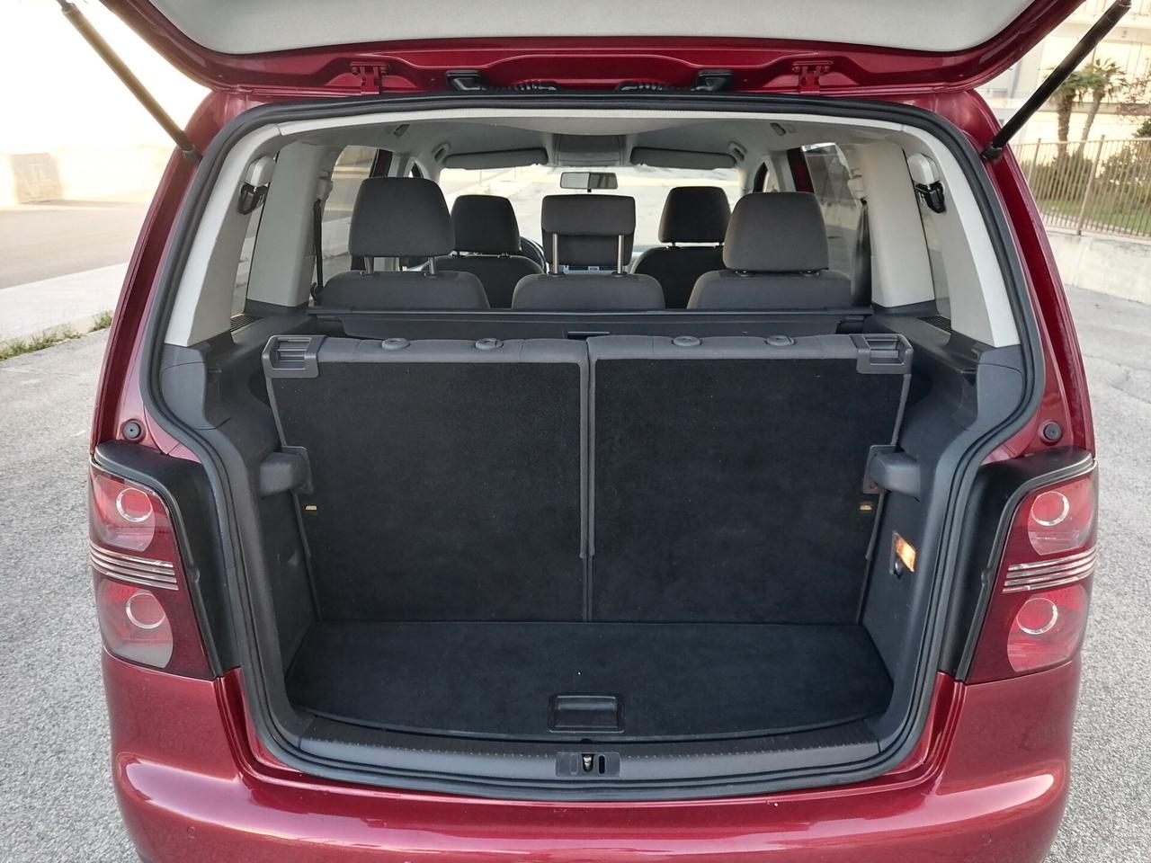 Volkswagen Touran 2.0 TDI HIGHLINE 7 POSTI 2009