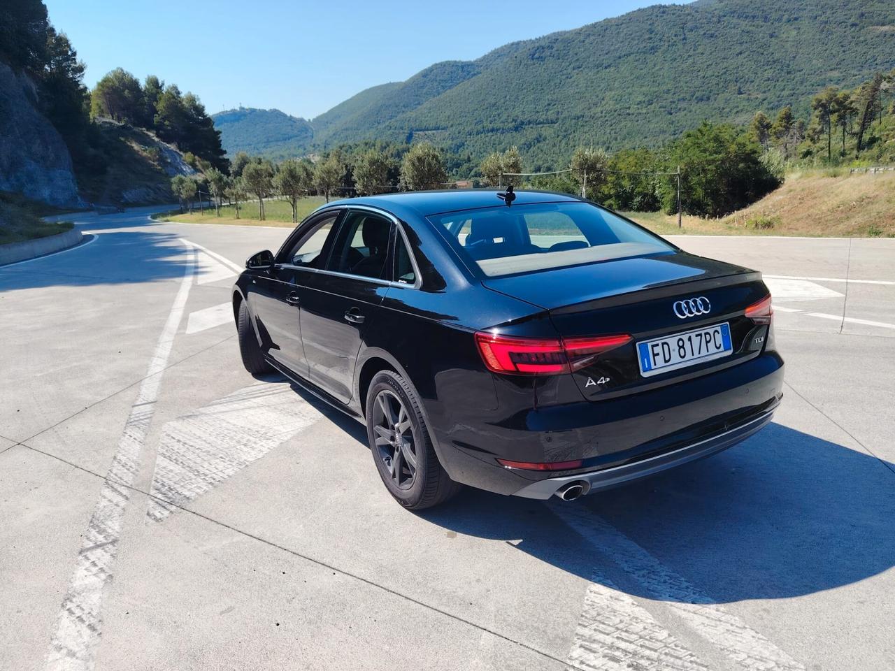 Audi A4 2.0 TDI 150 CV ultra Sport-Led-Clima tre zone-Automatica-Berlina-Consegna a domicilio-
