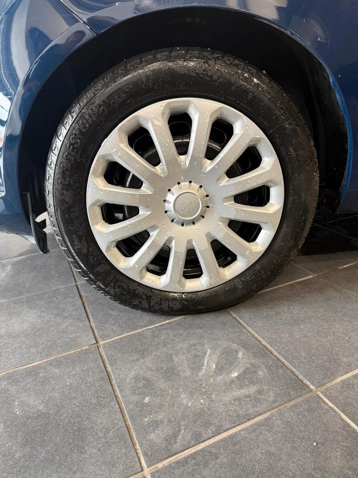 Ford Fiesta 1.5 TDCi 75CV - GARANZIA - NEOPATENTATI