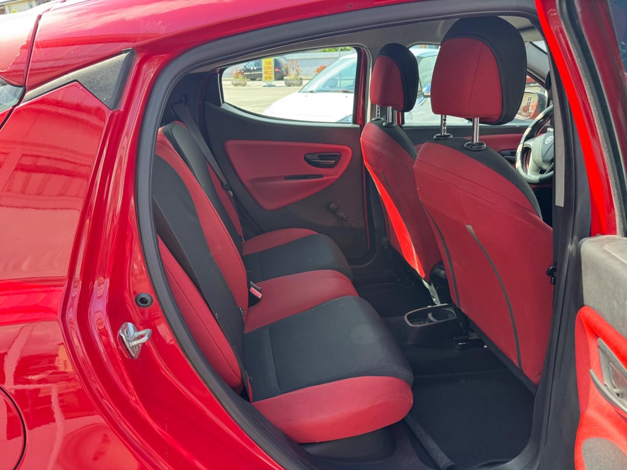 Lancia Ypsilon 1.2 69 CV 5 porte S&S Silver