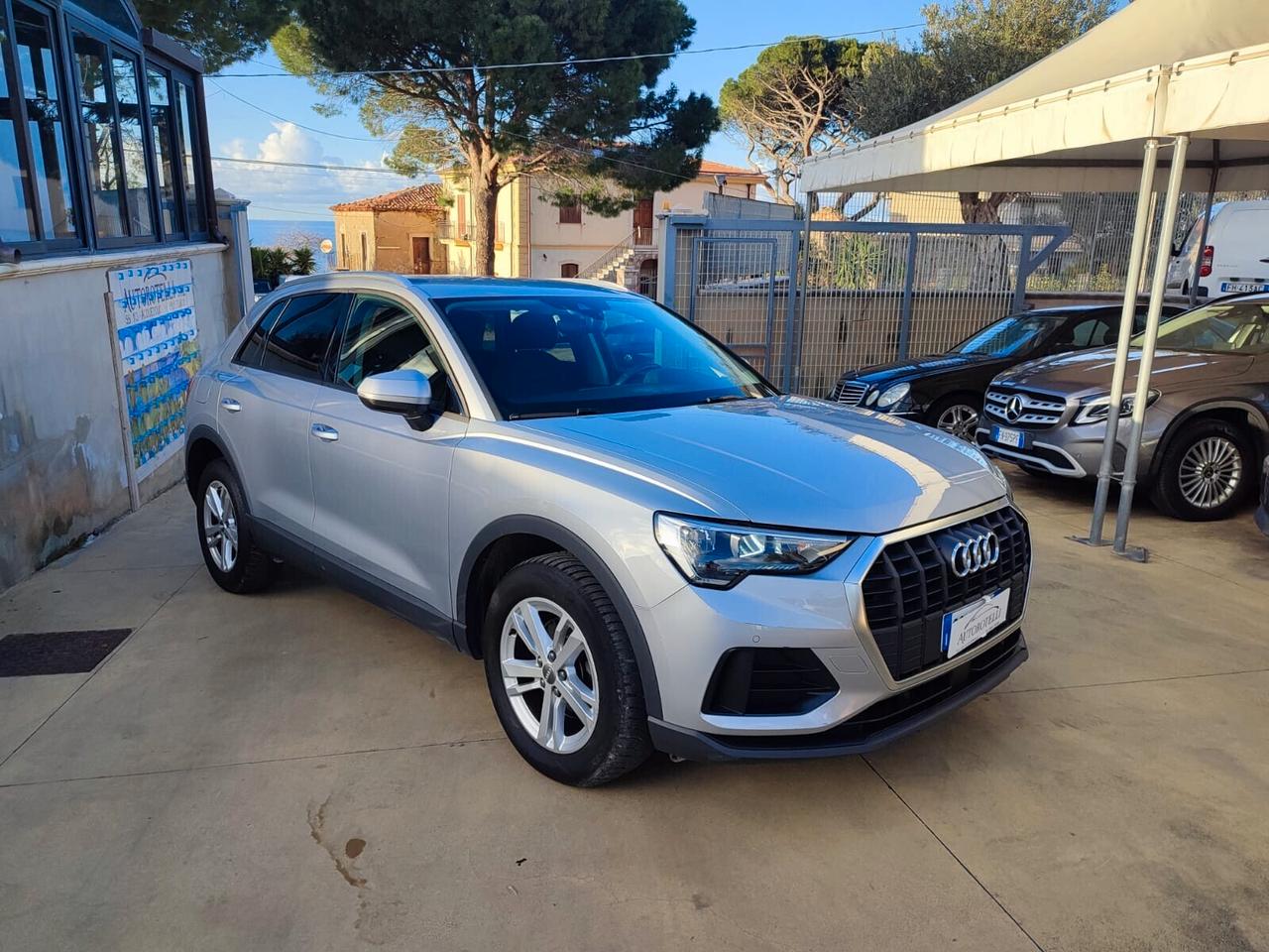 Audi Q3 35 TDI S tronic Business 150 cv