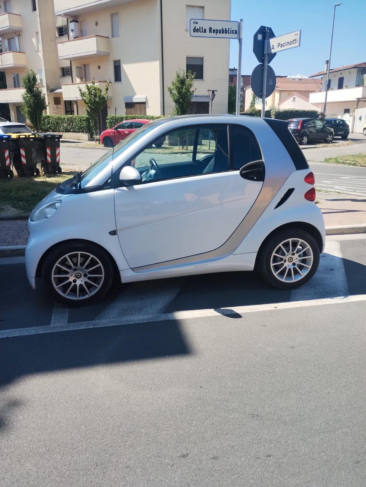 Smart ForTwo 52 kW MHD coupé White Tailor Made