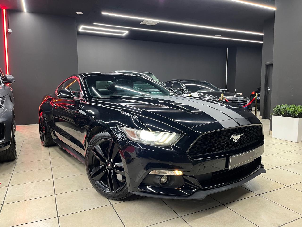 Ford Mustang Fastback 2.3 EcoBoost aut. total black