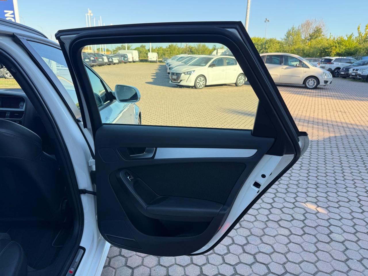 Audi A4 Avant 2.0 TDI 177CV s-line interno/esterno