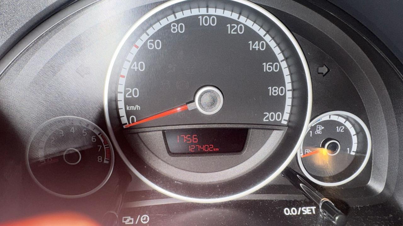 Volkswagen up! 1.0 2014 Benz/Metano 5p. 127.000 KM