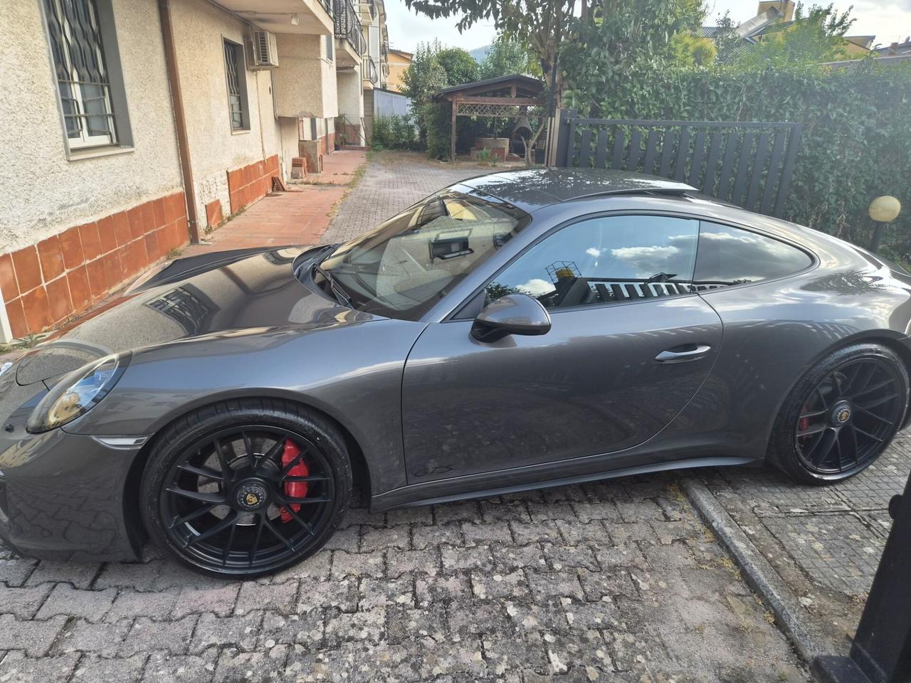 Porsche 911 3.0 Carrera 4 GTS Coupé