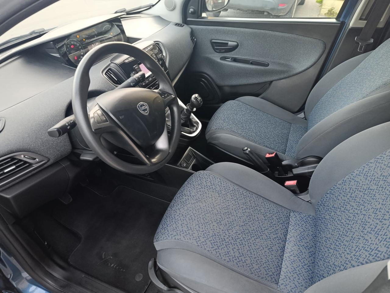 Lancia Ypsilon 1.0 FireFly 5 porte S&S Hybrid Silver