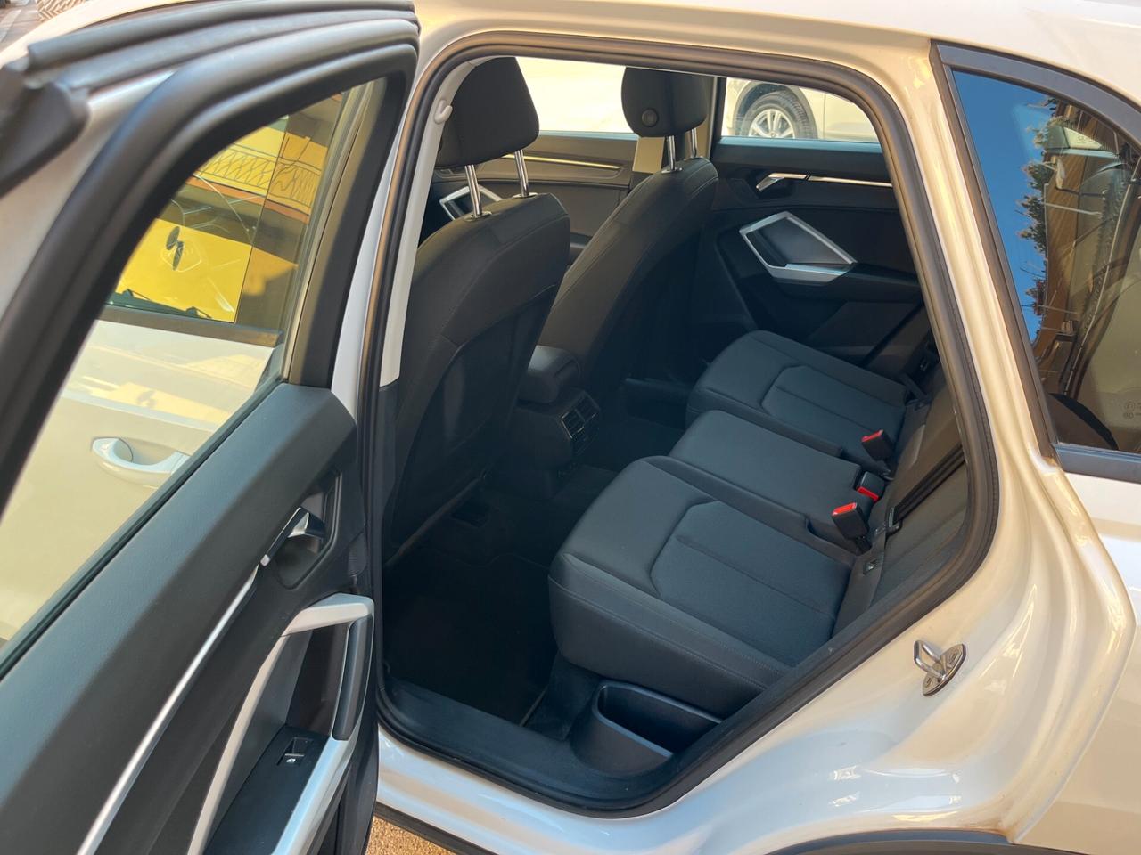 Audi Q3 40 TDI quattro S tronic Business