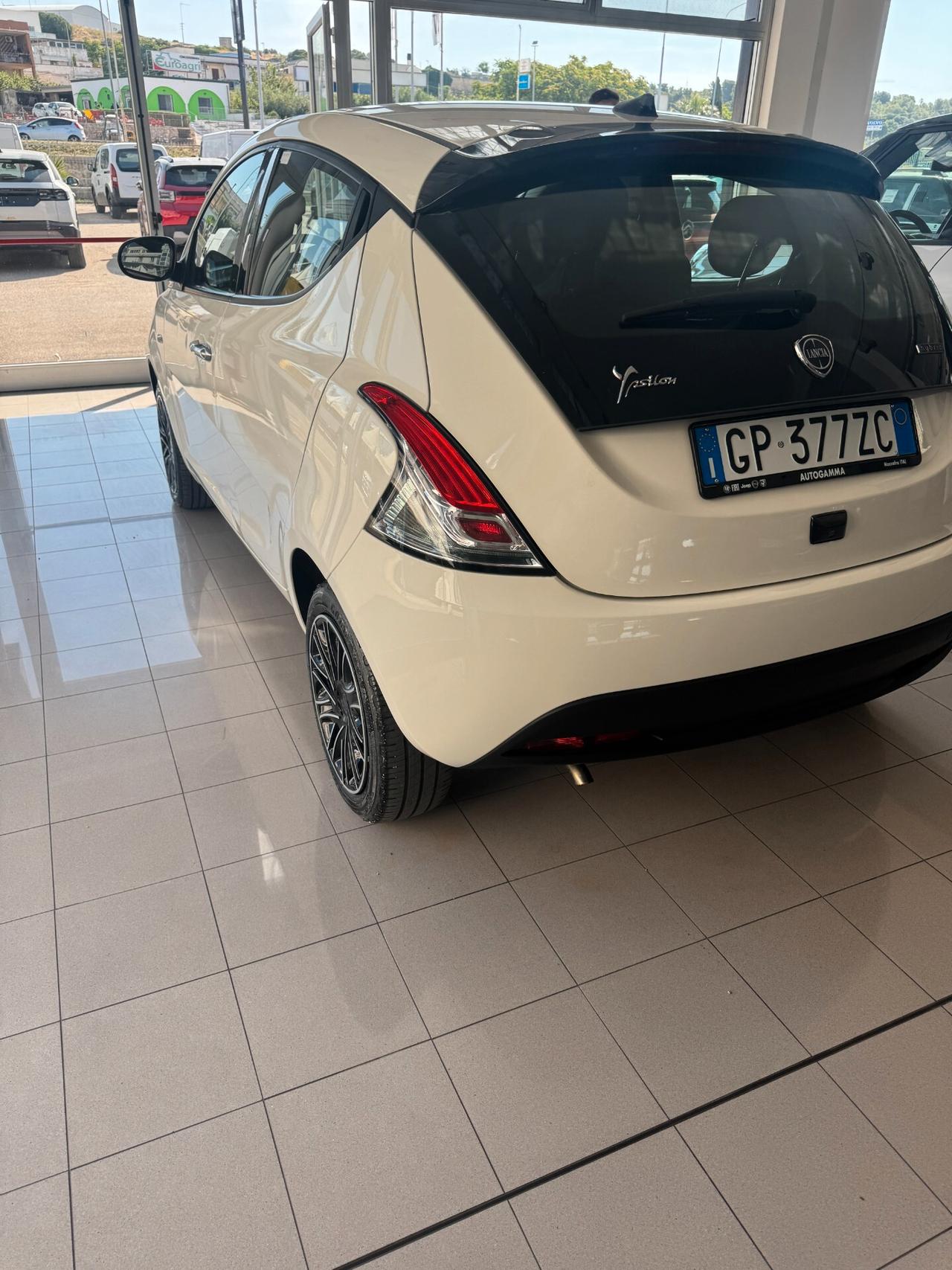 LANCIA YPSILON FULL OPTIONAL