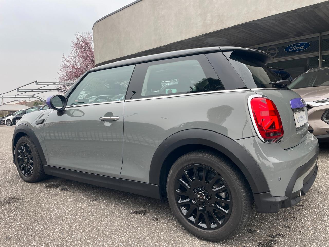 Mini IV F56 3p 1.5 Essential auto Full. 11.000 KM !!