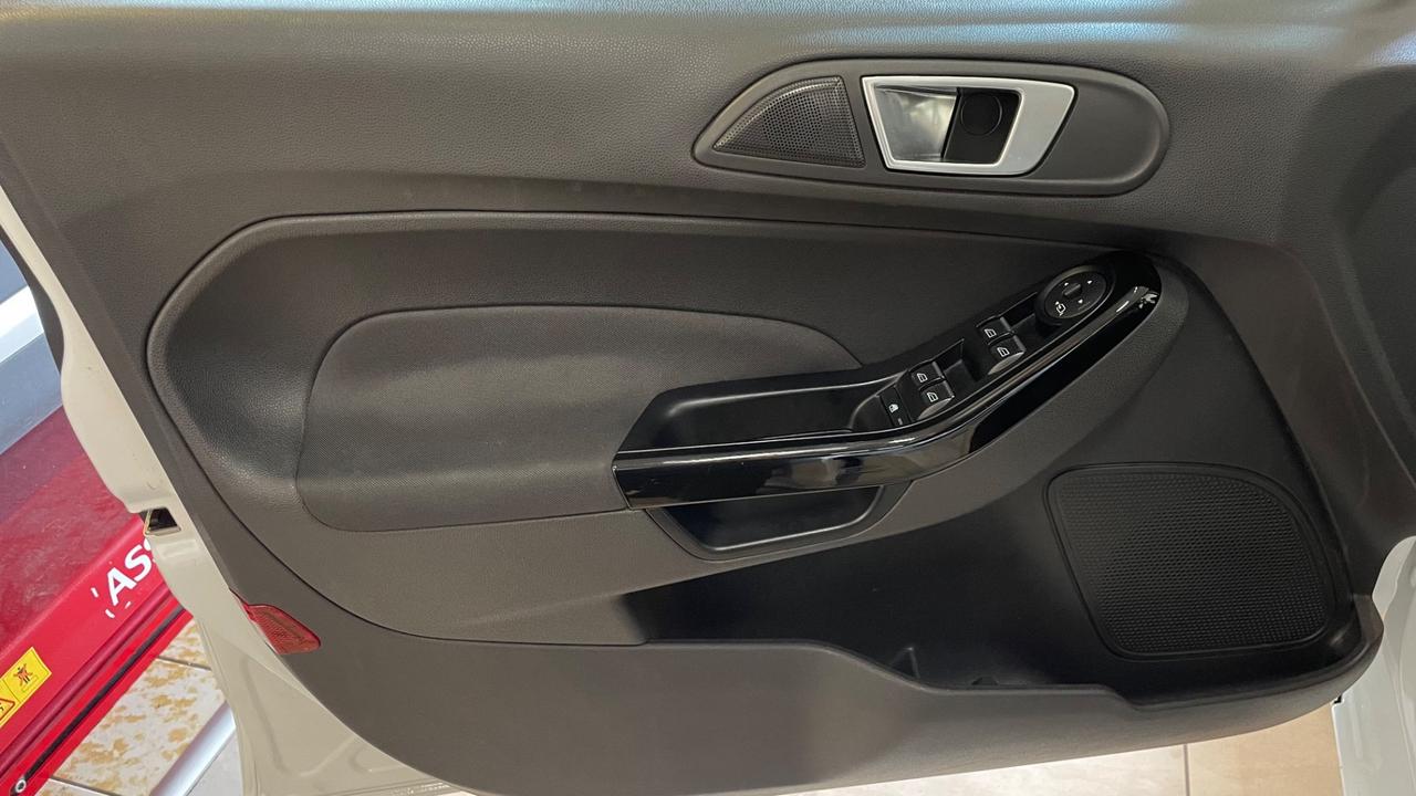 Ford Fiesta 1.5 TDCi 75CV 5 porte Titanium