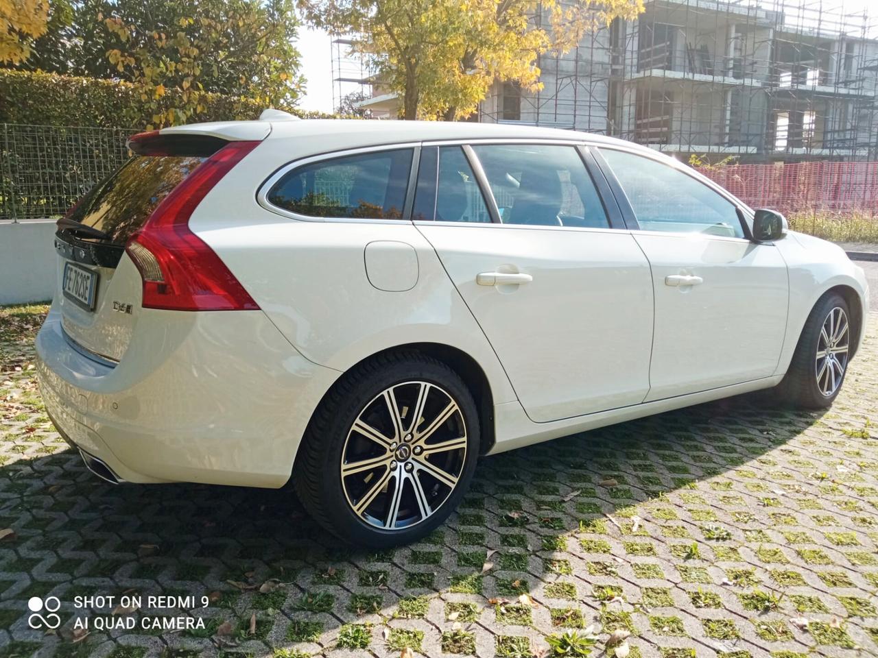 VOLVO V60 D6 Twin Engine Geartronic Momentum