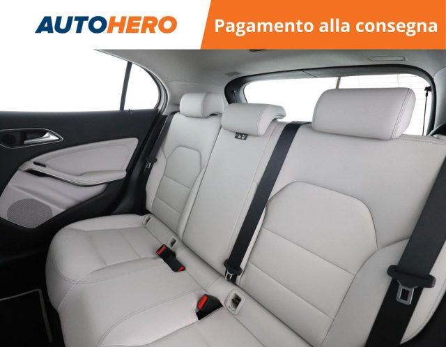 MERCEDES-BENZ GLA 200 d Automatic 4Matic Sport