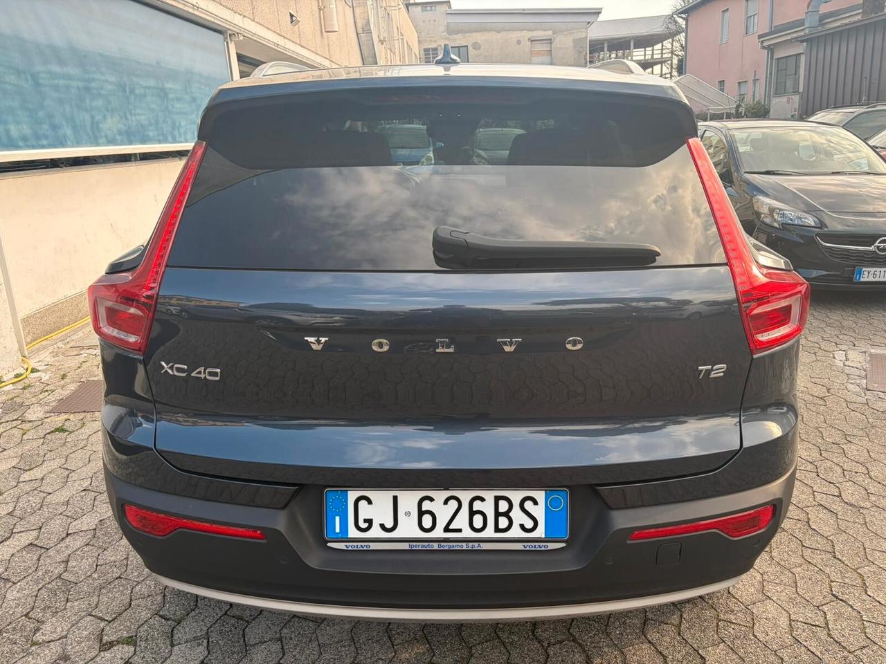 Volvo XC40 T2 Momentum Pro*EURO6*NEOPATENTATI