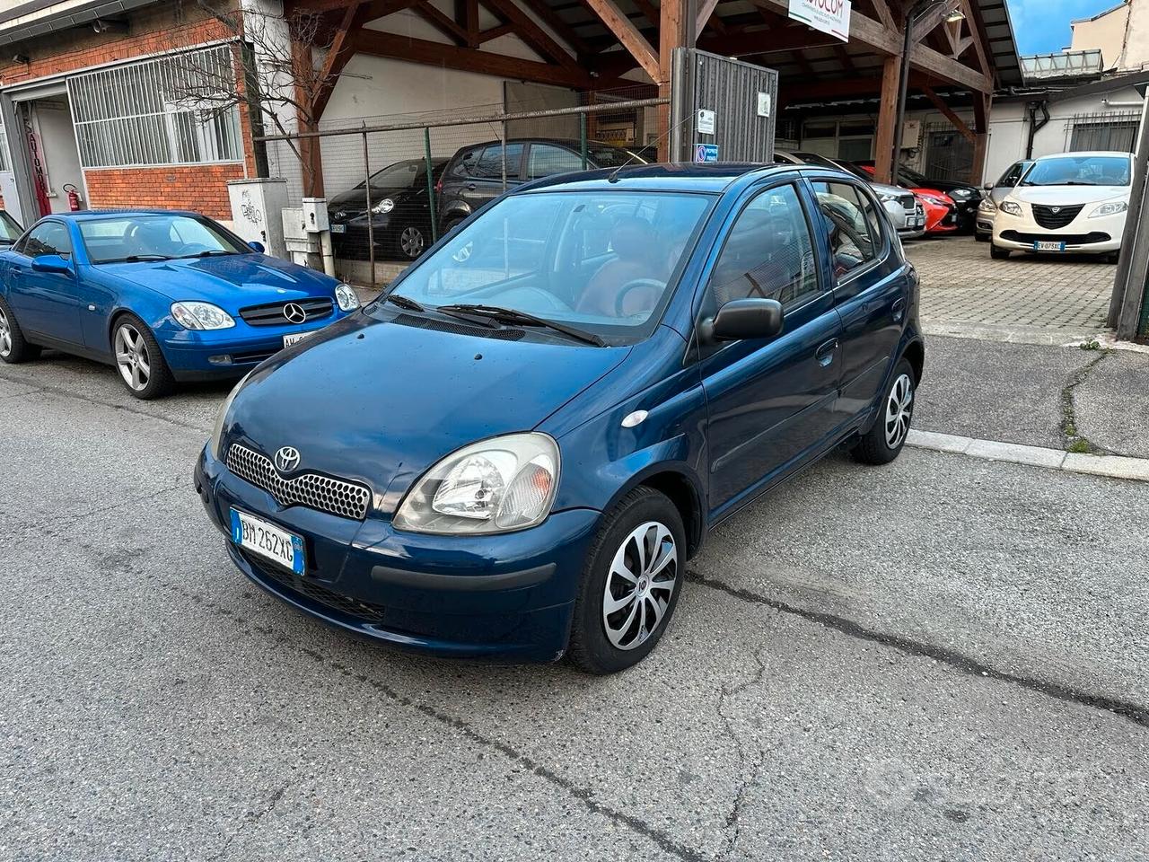 Toyota Yaris 1.0i 16V cat 5 porte