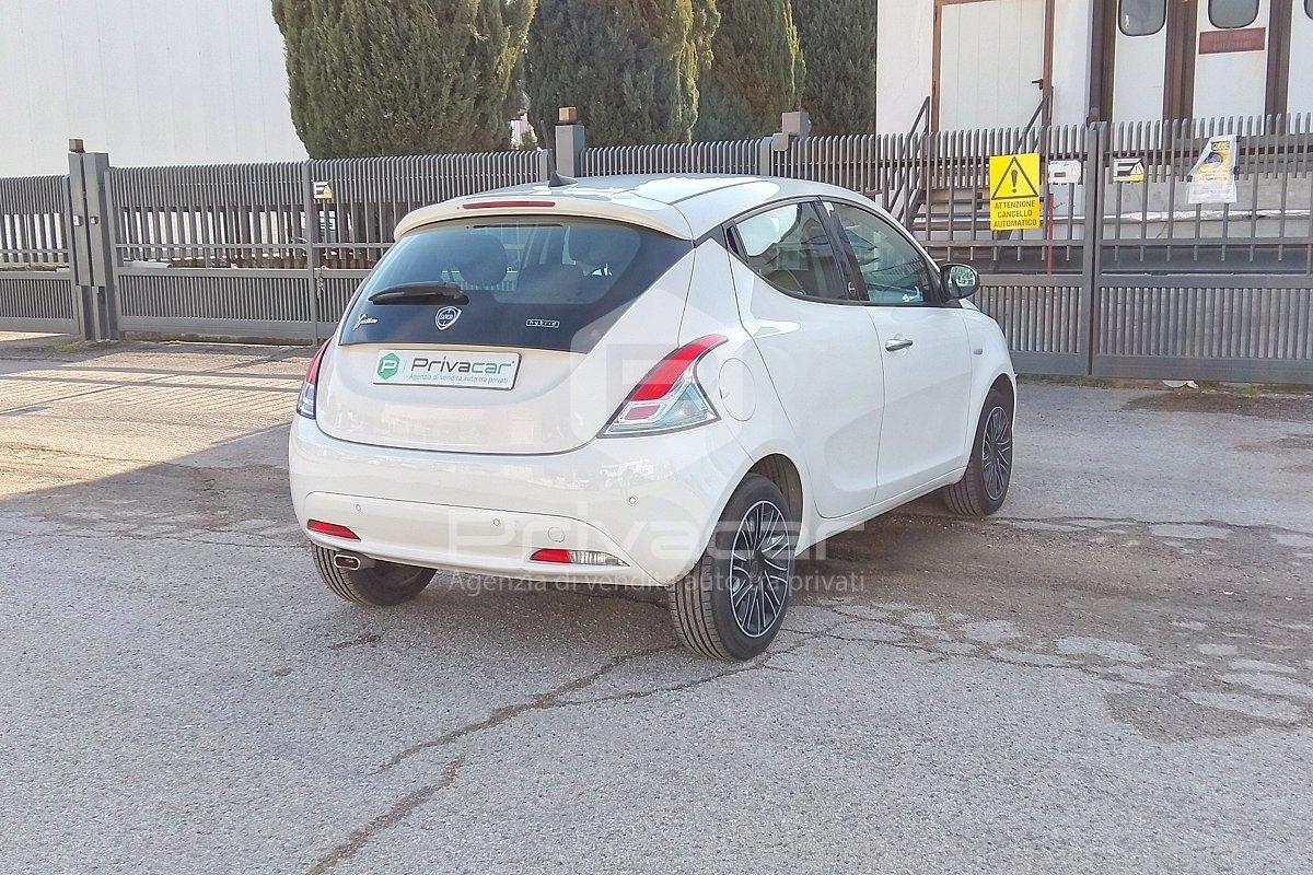 LANCIA Ypsilon 1.0 FireFly 5 porte S&S Hybrid Ecochic Silver