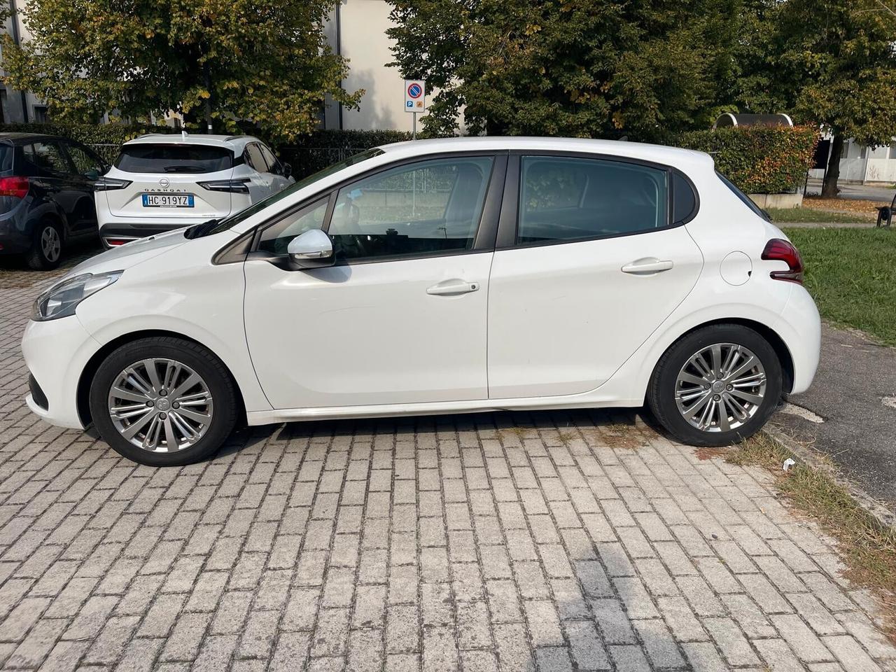 Peugeot 208 PureTech 82 5 porte Allure