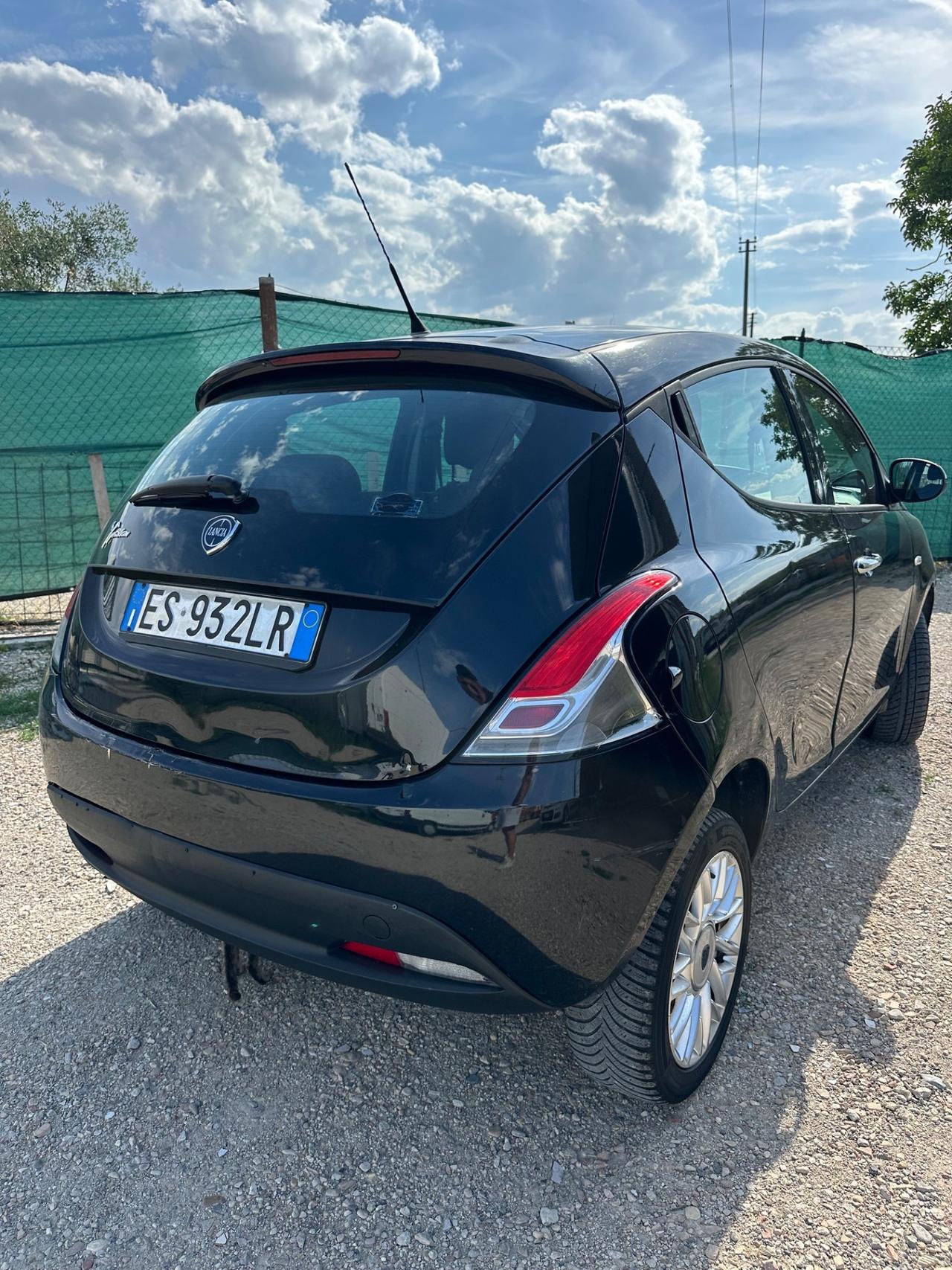 Lancia Ypsilon 1.2 69 CV 5 porte GPL Ecochic Silver