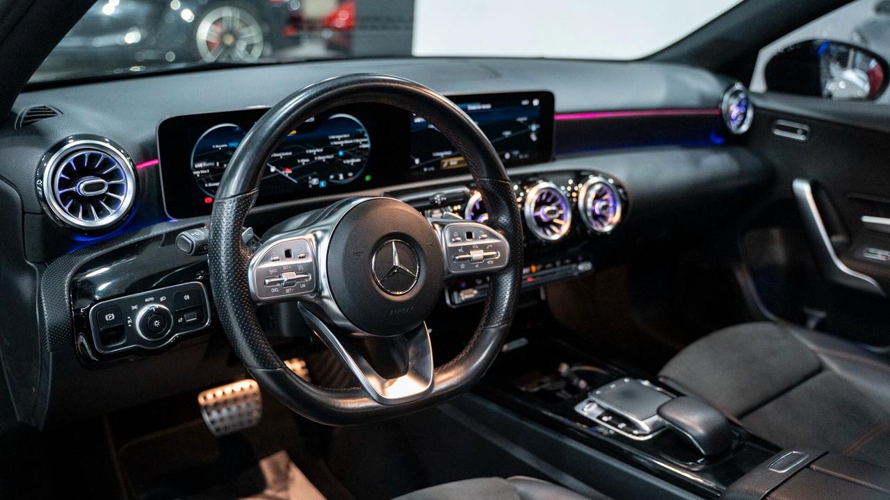 Mercedes-benz A 180 D PREMIUM PLUS AMG TETTO PACK LUCI XENO NAVI FULL