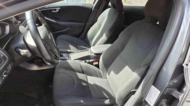 VOLVO V40 Cross Country D2 1.6 Momentum