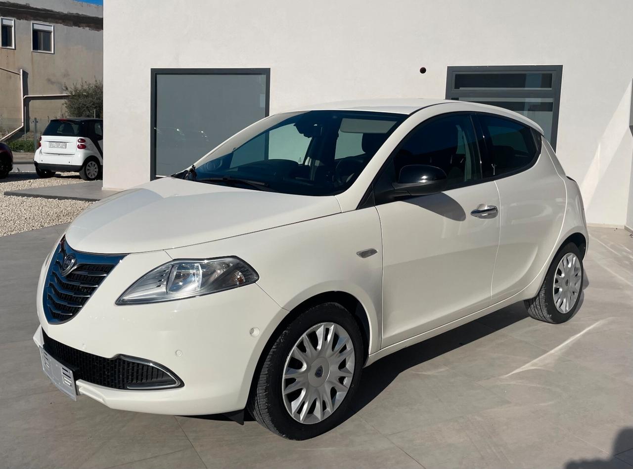 Lancia Ypsilon 0.9 TwinAir 85 CV 5 porte S&S Silver Automatica