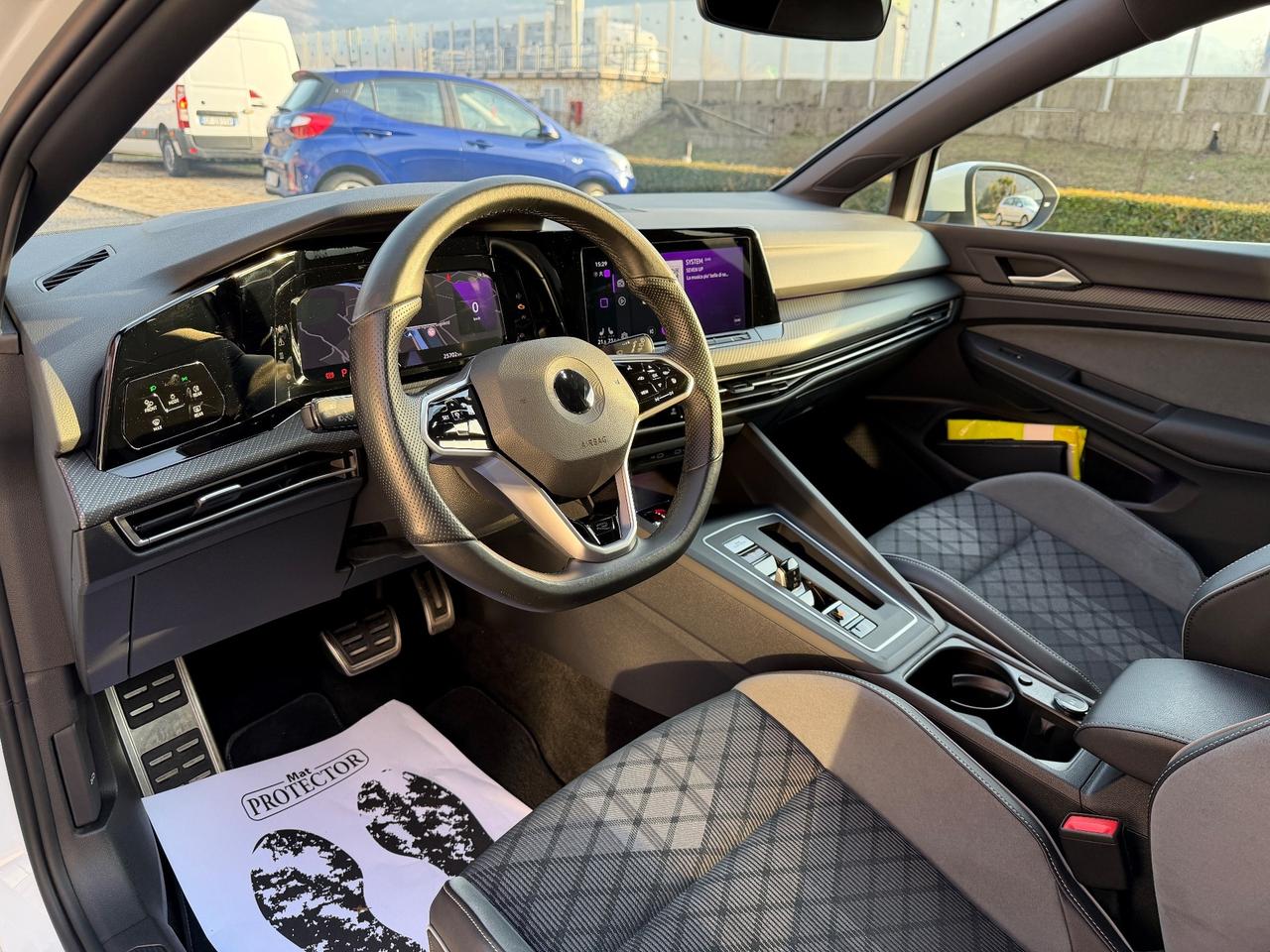 Volkswagen Golf 8 2.0 TSI DSG 4Motion R-Line