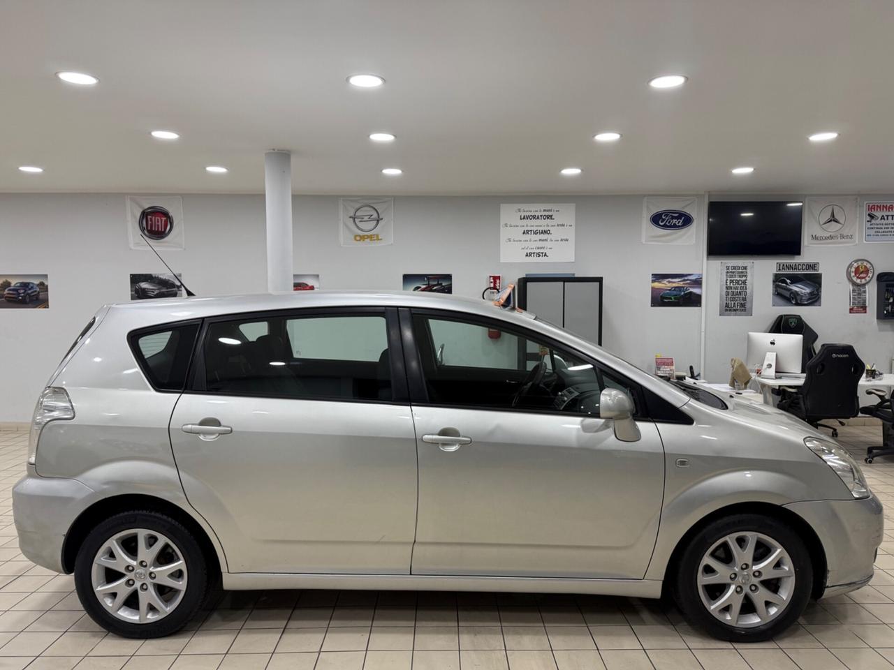Toyota Corolla Verso 2.2 136cv