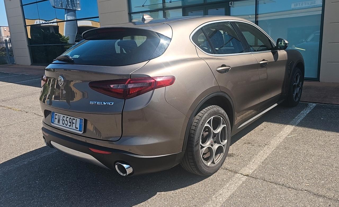 Alfa Romeo Stelvio 2.2 Turbodiesel 210 CV AT8 Q4 Executive