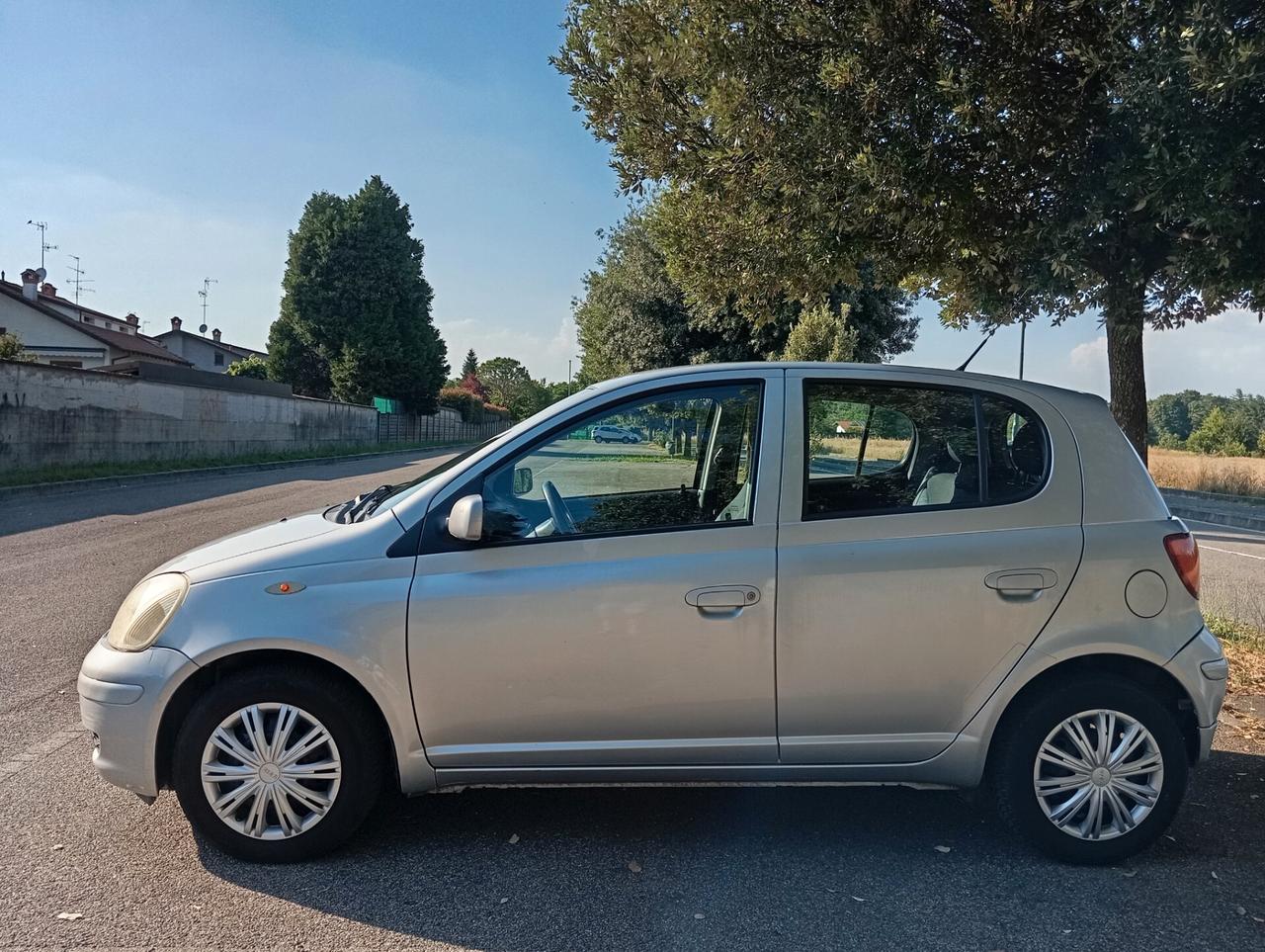 Toyota Yaris 1.0i 16V cat 5 porte Neopatentati