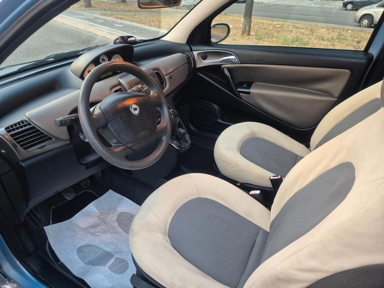 Lancia Ypsilon 1.3 MJT 69 CV Platino tetto apribileeeee