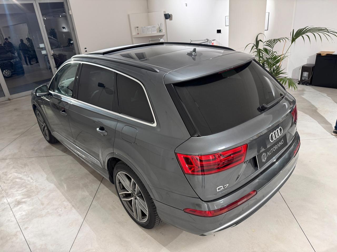 Audi Q7 e-tron 3.0 TDI quattro tiptronic Business Plus